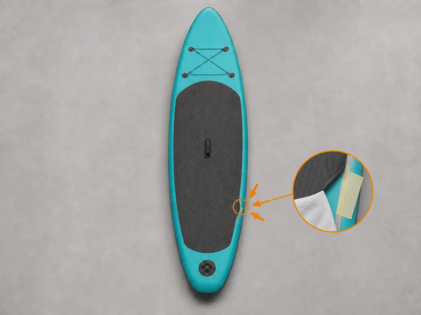 Area sotto il deck pad pulita e contorno protetto con nastro, senza residui sciolti